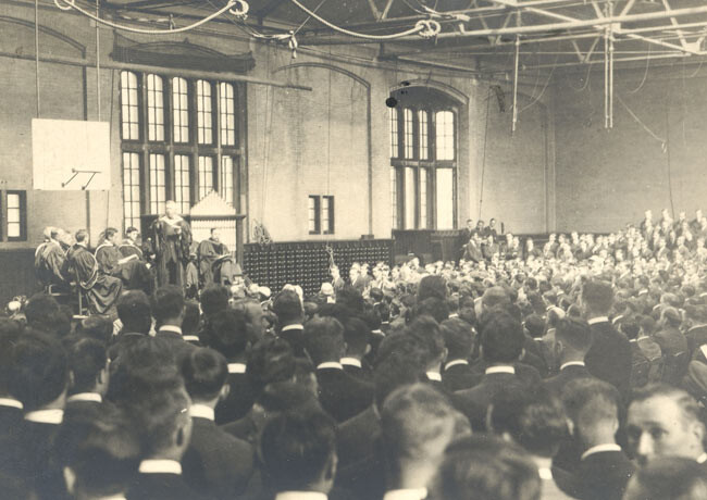 black and white photo of 1913 Penn Convocation ceremony