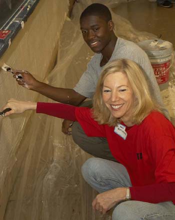 Amy Gutmann paints classroom